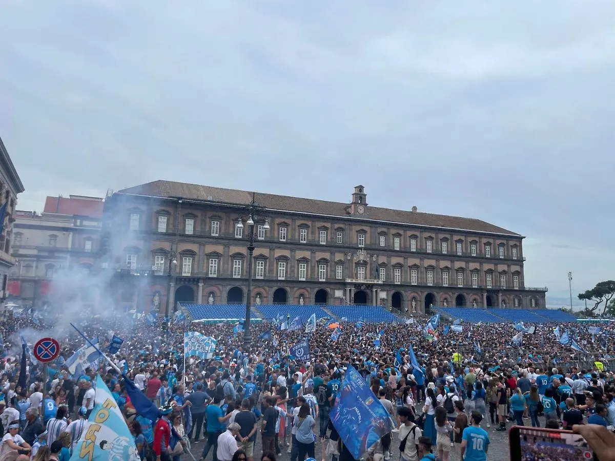 Casetta Piazza Plebiscito Nápoles Pensión