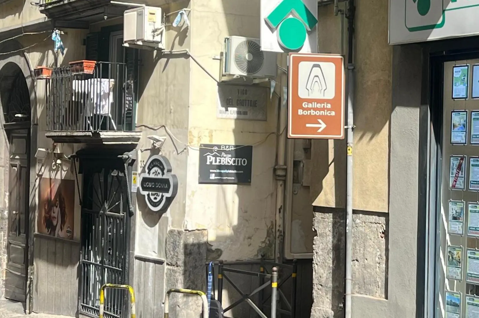 Casetta Piazza Plebiscito Nápoles Pensión