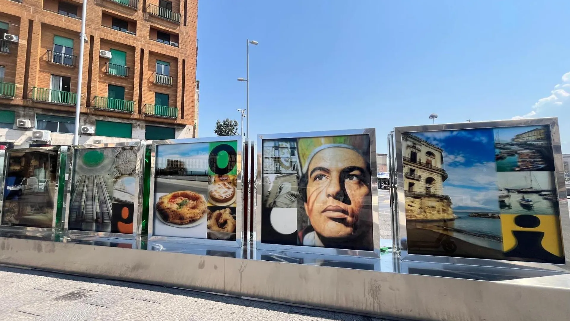 Casetta Piazza Plebiscito Nápoles Italia