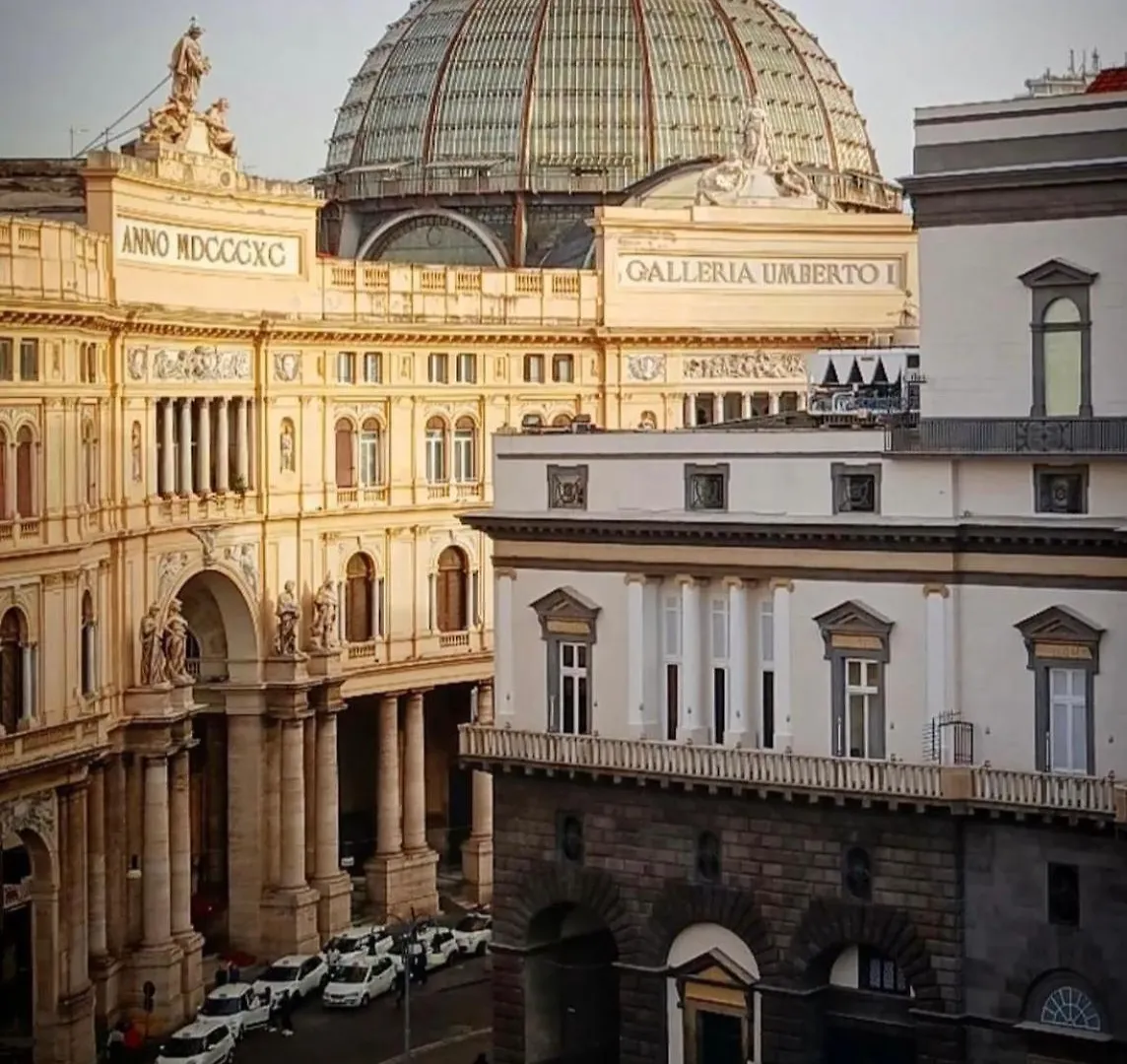Casetta Piazza Plebiscito Nápoles Italia